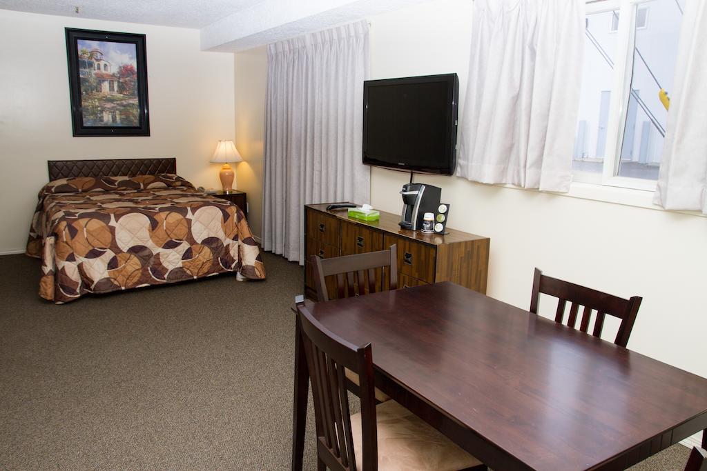 Wheel Inn Motel Assiniboia Room photo